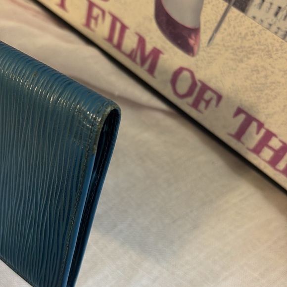 Louis Vuitton blue epi wallet - Picture 8 of 15